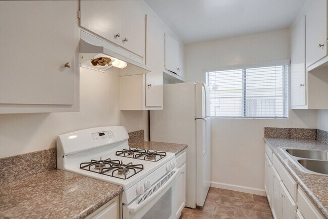 Photo - 6545 S Victoria Ave