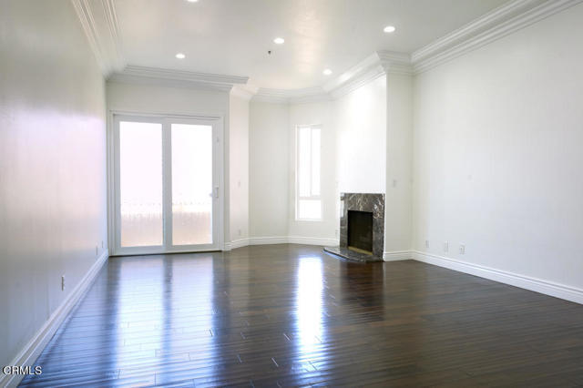 Photo - 4830 Elmwood Ave Unidad 206