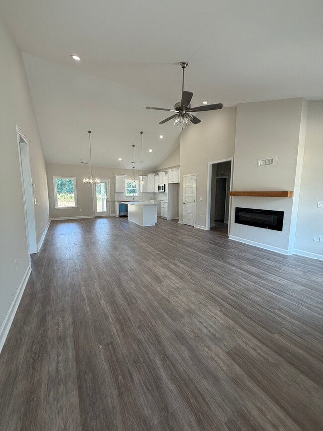 Photo - 407 Creeks Edge Dr