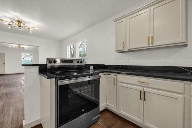 Photo - 1017 W Newton St