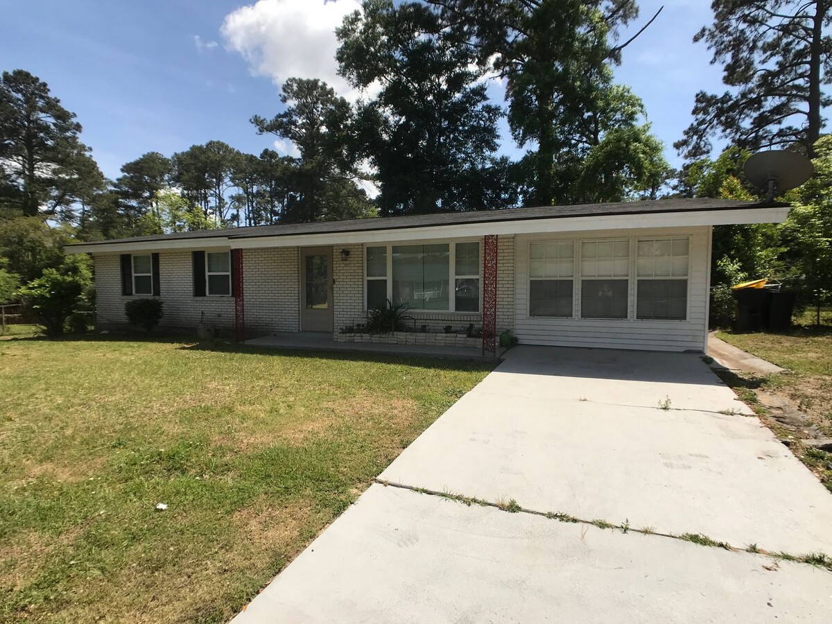 Photo - 421 Barnhill Dr