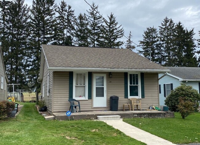 Building Photo - 1 bedroom and 1 bathroom single-family home