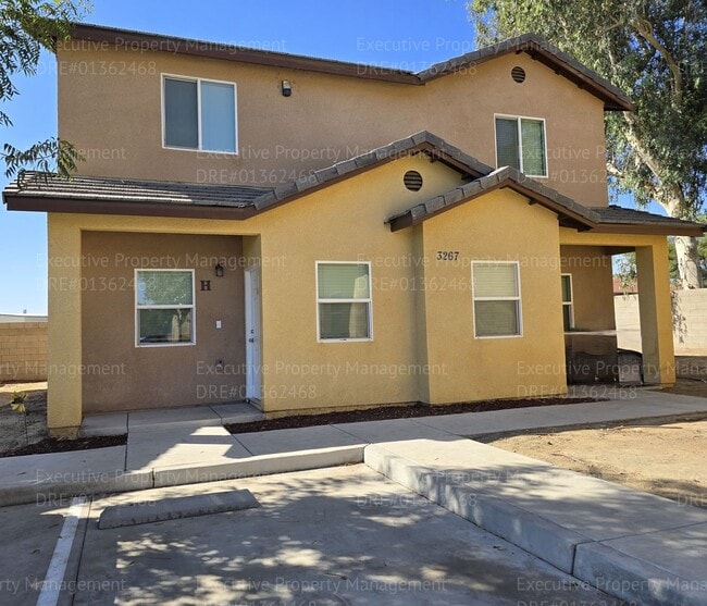 Building Photo - Bluehorse Townhomes