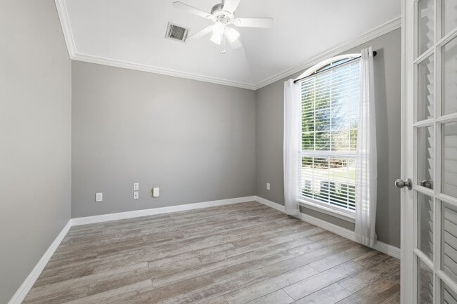 Photo - 1715 Round Oak Ln