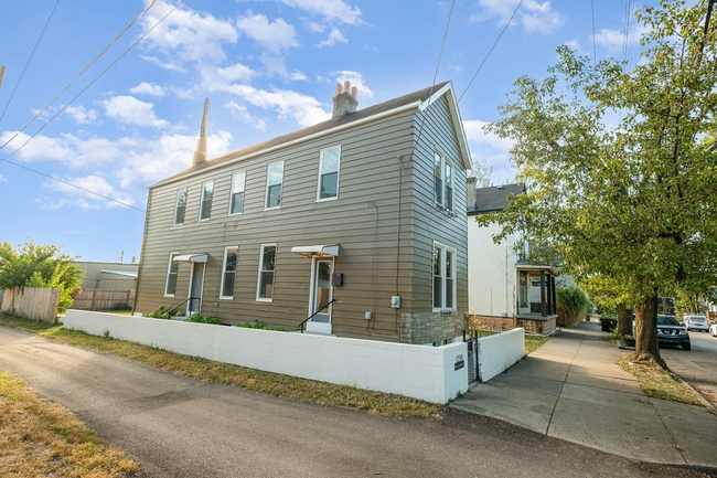 Amazing renovated 3 bed, 3 bath in Covington - Amazing renovated 3 bed, 3 bath in Covington House