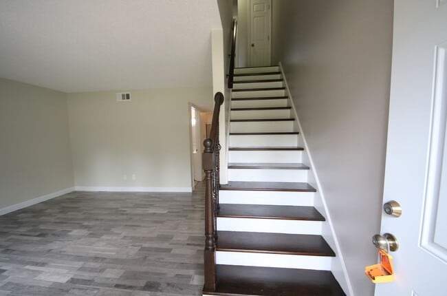 1003 Ave H