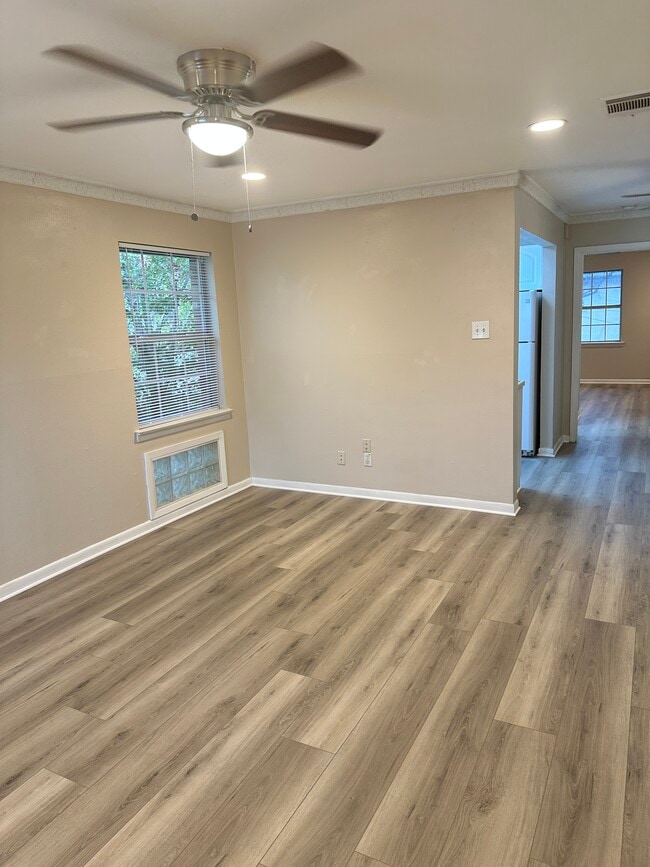 Sala de estar - 5718 Penrose Ave Unidad D