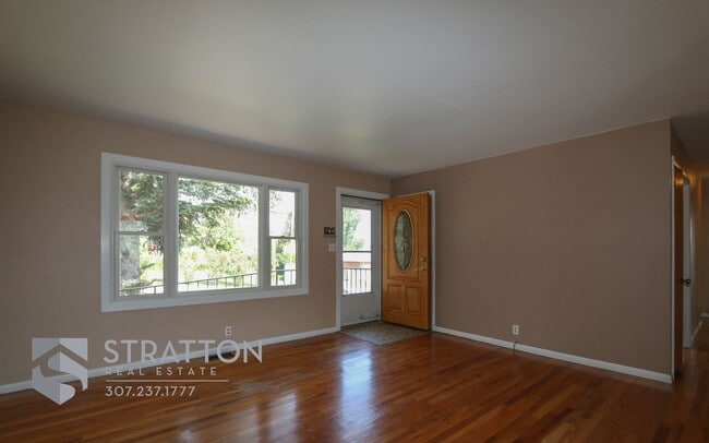 Photo - 2121 W Odell Ave