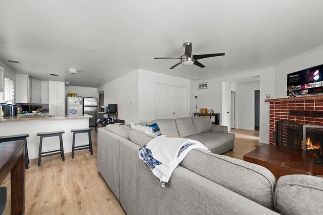 Photo - 6180-6182 Mary Ln Dr