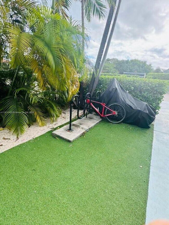 Photo - 315 W 28th St Unidad 5