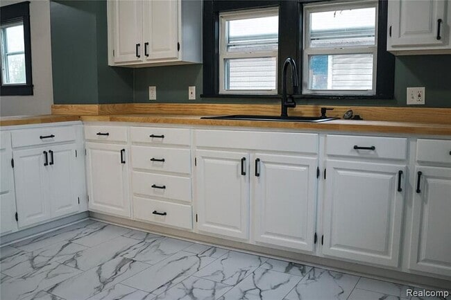 Photo - 618 Clinton St