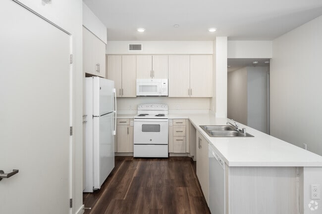 4BR, 2BA - 1,104SF - Kitchen
