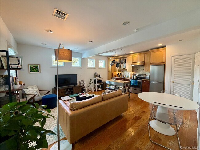 Photo - 109 14th Ave