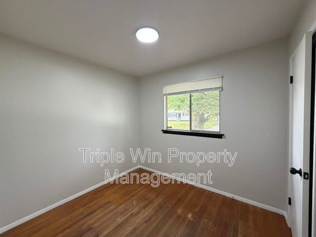 Photo - 1439 Widefields Ln