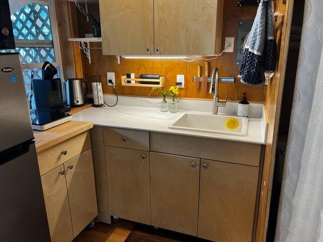 Photo - 5623 84 St E