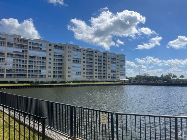 Building Photo - 134 Starboard Ln Unit 303 Rental