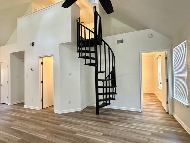 Building Photo - 2908 Whisper Oaks Ln Unit 1