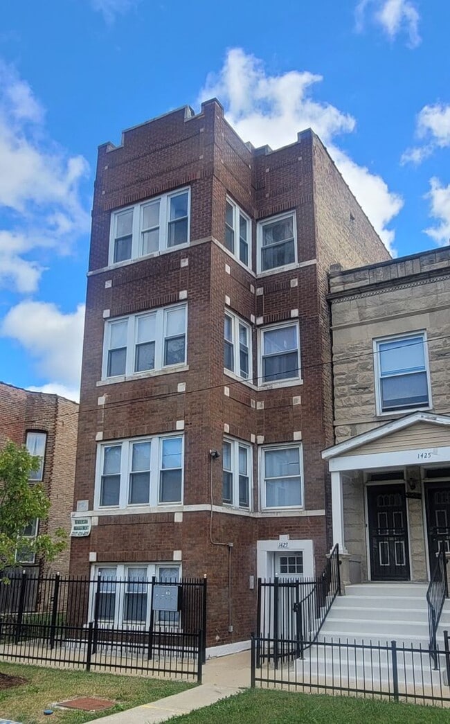 Building Photo - 1423 S Drake Ave Unit Apt B
