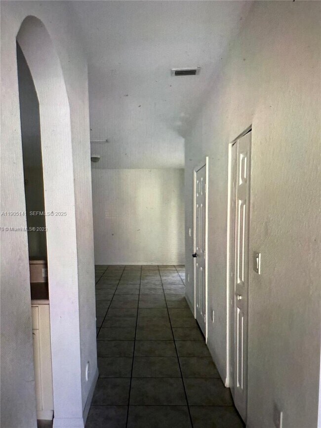 4932 SW 140th Ter