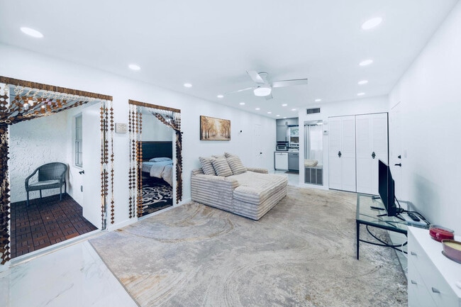 Building Photo - 129 Lake Carol Dr Unit 129