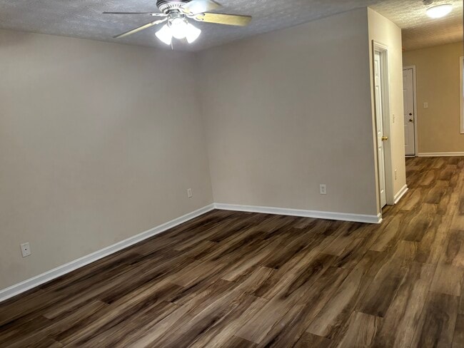 Family Room - 97 Lily Dr Apt I, Lily Drive Apartments