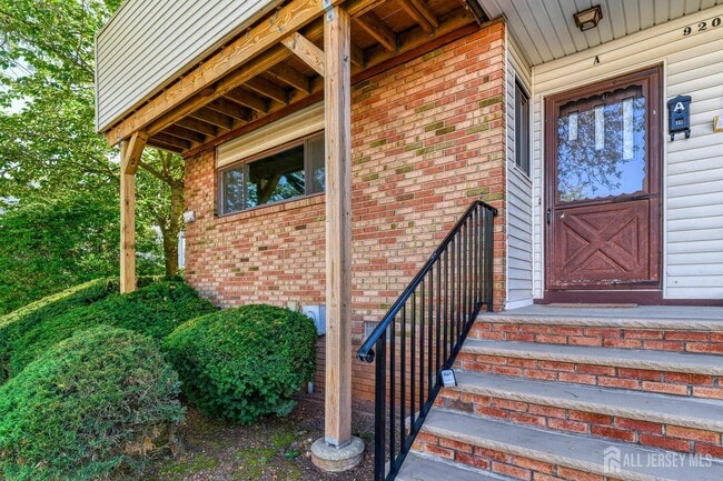 Photo - 920 Merritt Dr