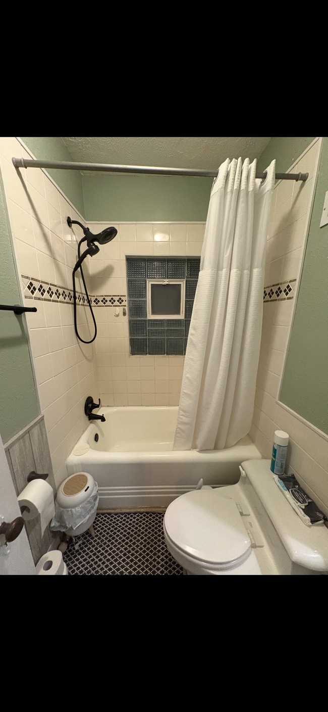 Baño de arriba - 1818 Lincoln St