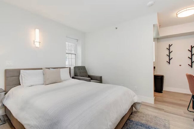 Photo - 330 McLeod St Unit SI ID1538984P