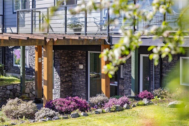 Photo - 218 Bayview Ave