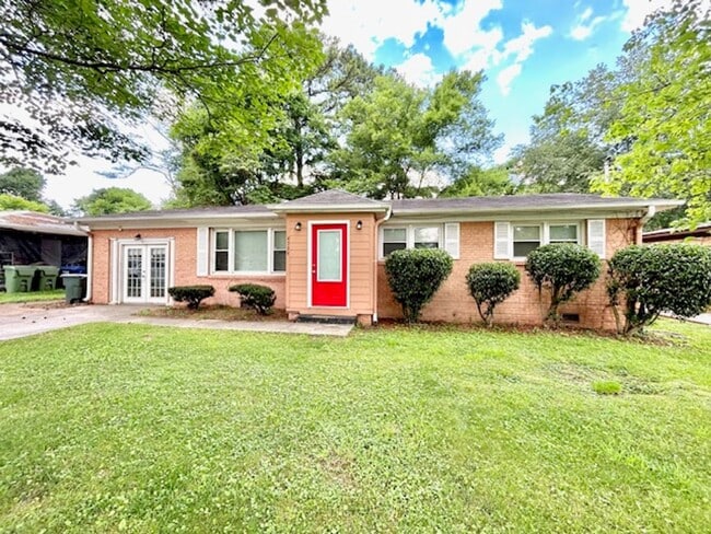 Building Photo - Lovely 3 Bedroom, 1.5 Bath with bonus room Available Now!-$1,500 with a one-year commitment and t...