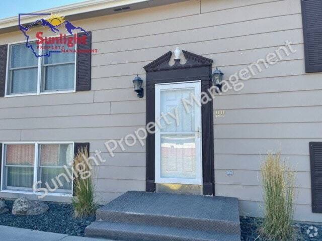 Building Photo - 2319 Alderson Ave Unit 3 Rental