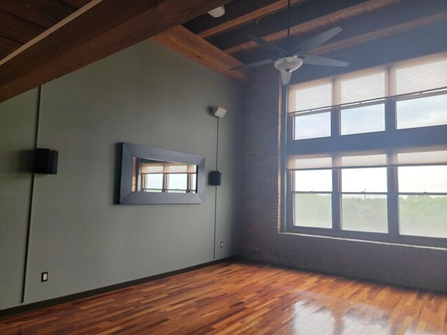 Photo - 1545 Arboretum Dr Unit 313