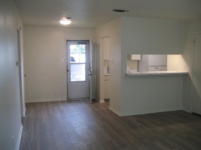 La Casa Apartments