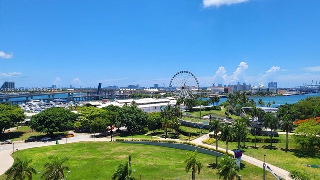 Photo - 253 NE 2nd St Unidad 1004