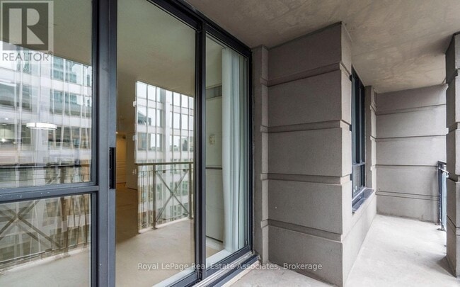 Photo - 140 Simcoe St Unit 1512