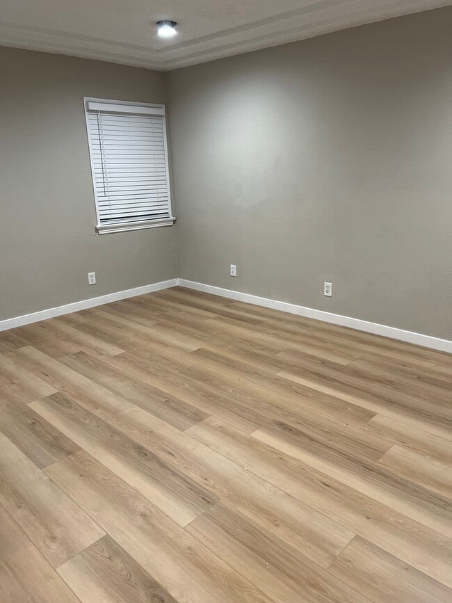 Building Photo - 1259 Lincoln Ave Unit 1263