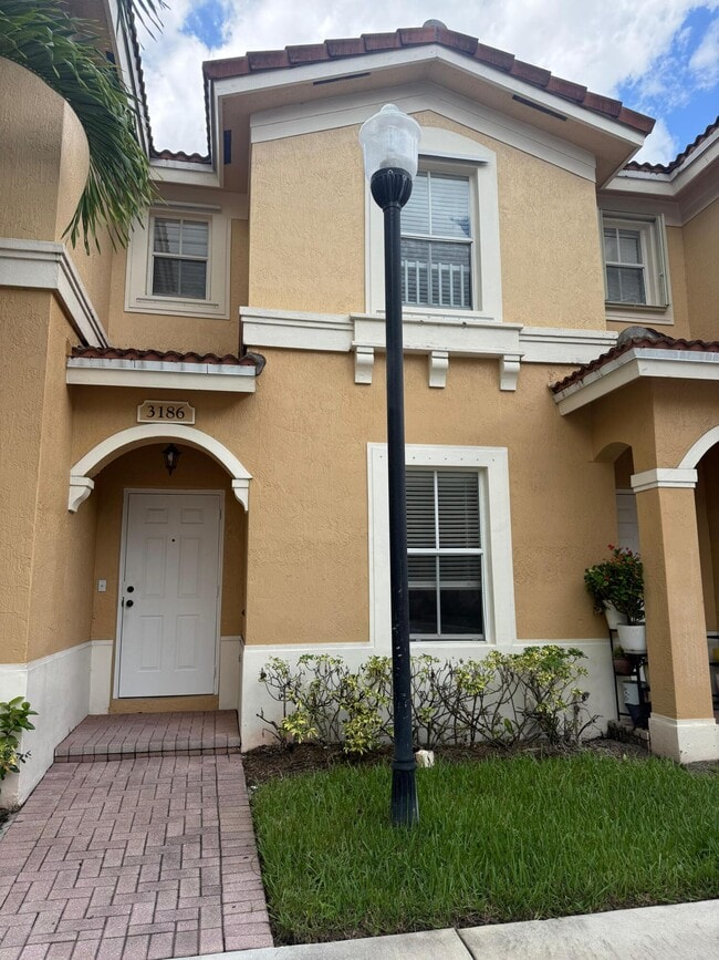 Building Photo - 3186 SW 129th Ave Rental