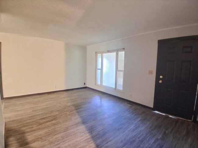 Photo - 1102 Harmon St