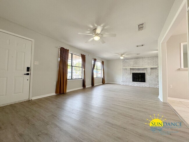 Photo - Charming 2-Bedroom Home with Bonus Room in Mary Esther!