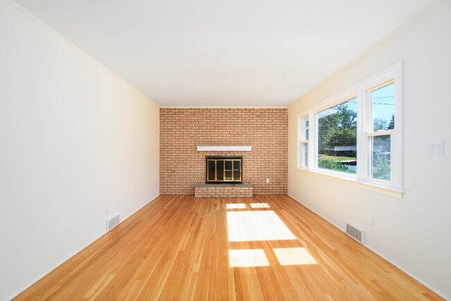Photo - 361 Meadowbrook Ave