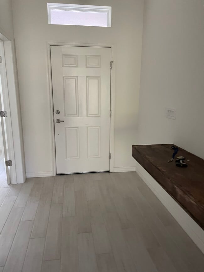 Entrada - 229 Olin Rd SW