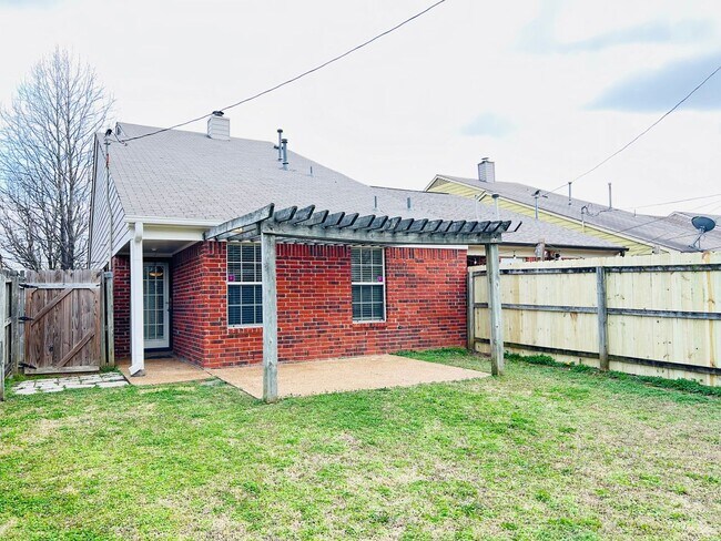 Photo - 3BD/2.5BA Townhome with fully fenced back ...