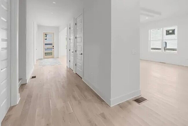 Photo - 2323 Carter Ave