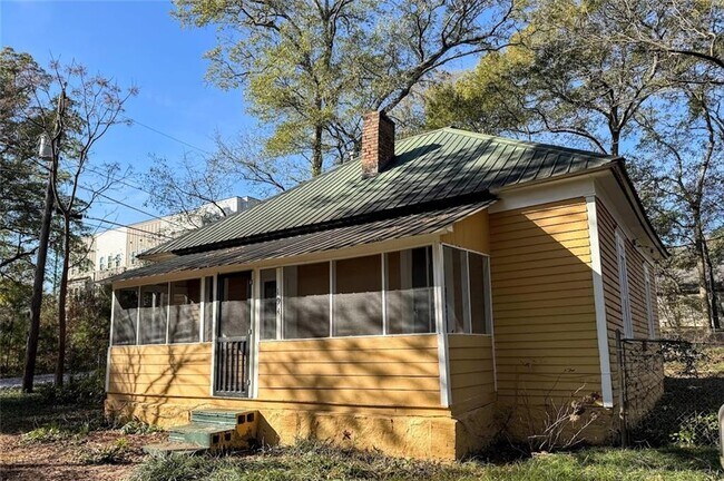 Building Photo - 194 N Clarendon Ave