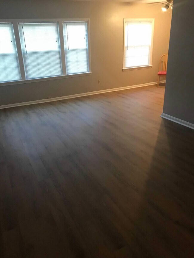 Living/Dining Rm - 13200 Fairhill Rd Unit #3