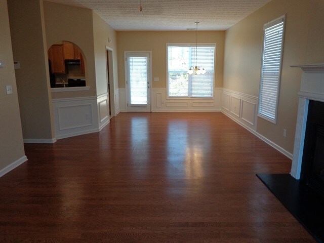 Photo - 8119 Willowbank Way