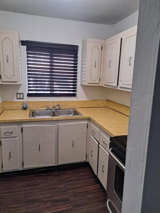 Photo - 7910 Taft St Unidad 107