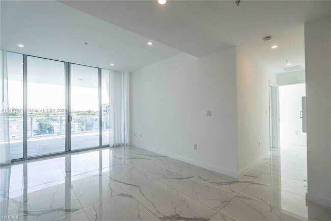 Photo - 2 br, 2 bath Condo - 8425 Crespi Blvd