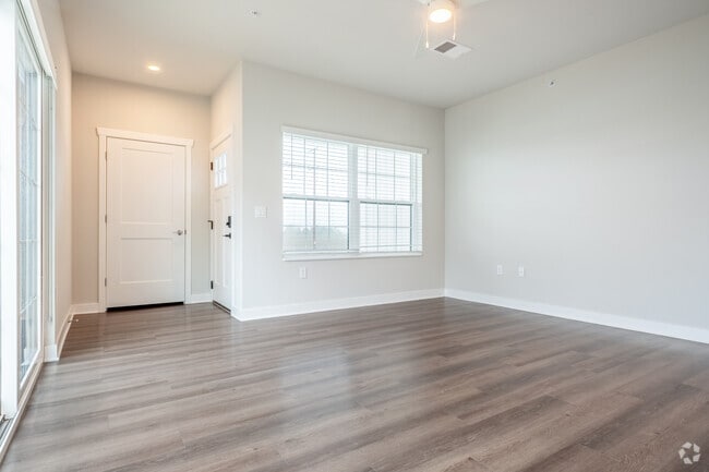 1BR, 1BA - 832SF - Living Room