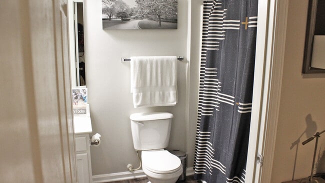 Baño privado - Centennial Village Student Housing